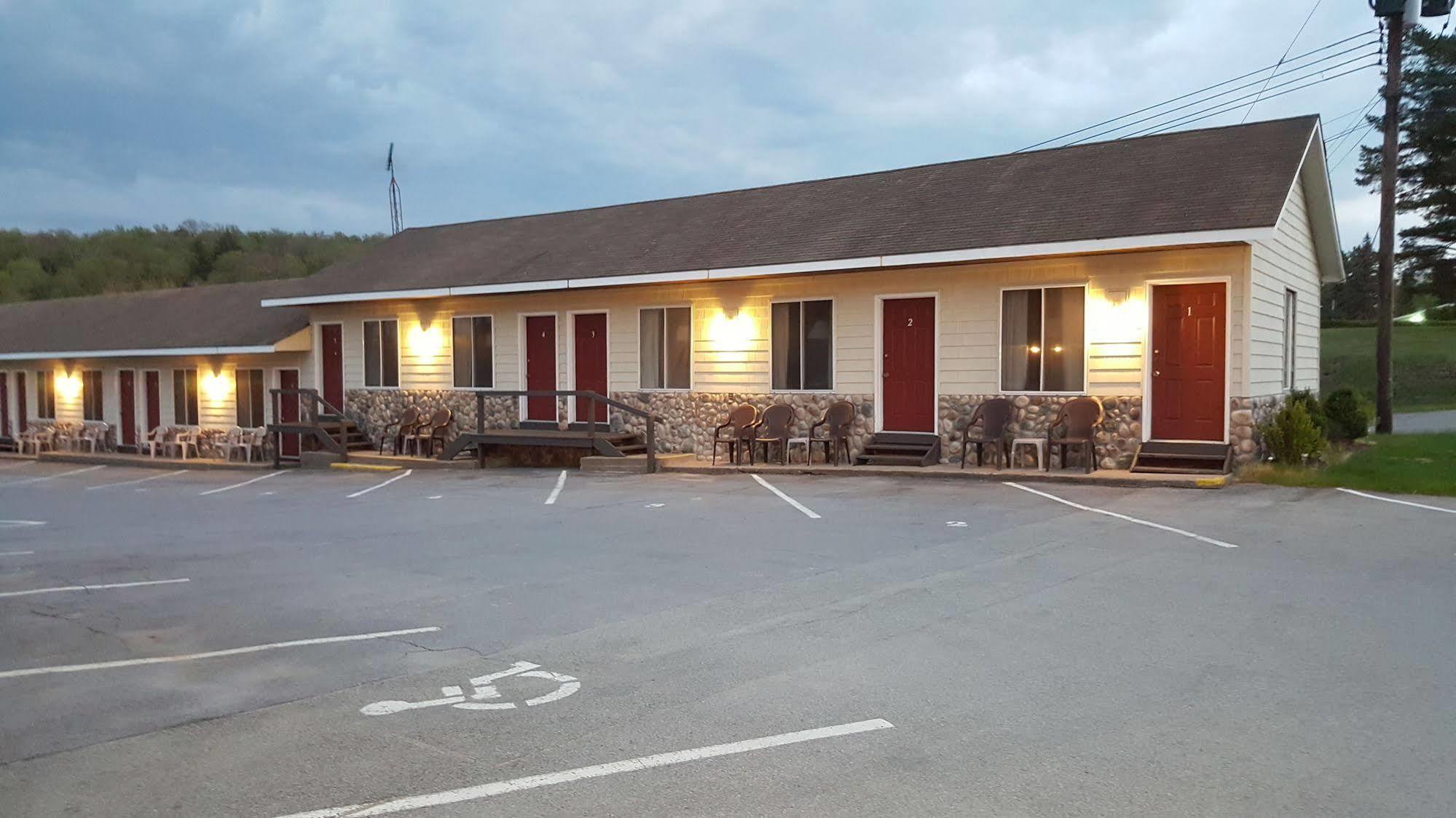 Clark'S Beach Motel Old Forge Dış mekan fotoğraf