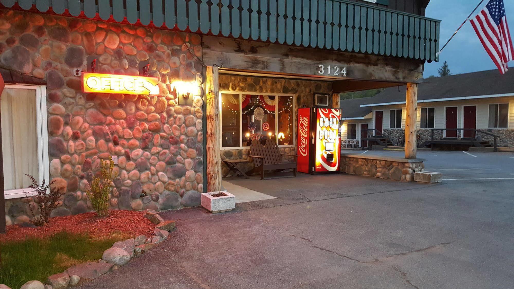 Clark'S Beach Motel Old Forge Dış mekan fotoğraf