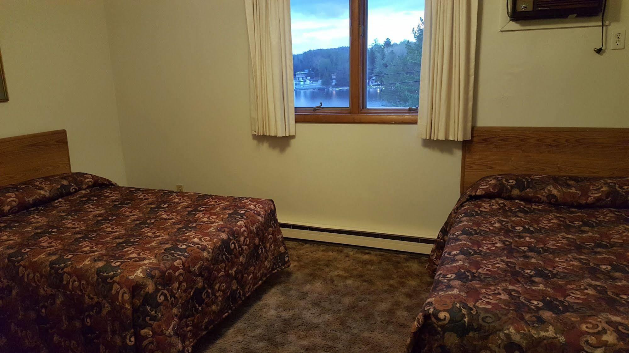 Clark'S Beach Motel Old Forge Dış mekan fotoğraf